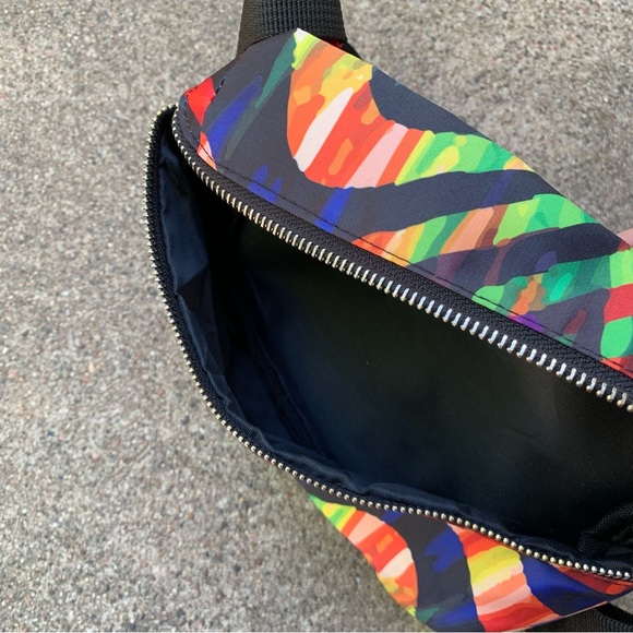 The PHLUID PROJECT // Tropical Print Travel Belt Bag Fanny Pack - Picture 3 of 4